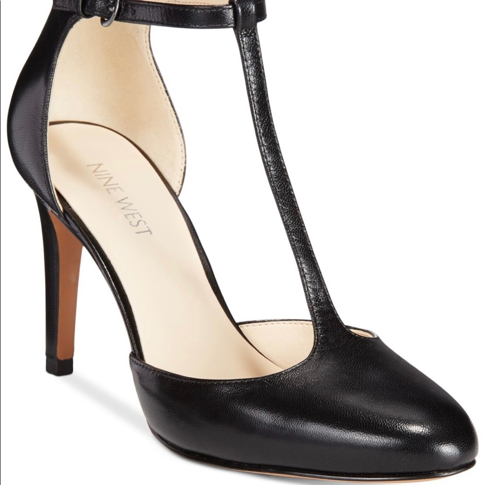 Nine West “Halinan” T strap pumps size 7.5